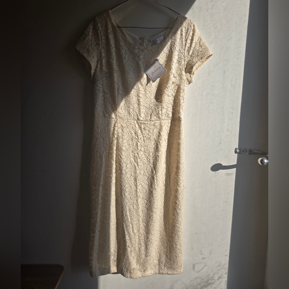 NWT Yellowberry Lace Midi Dress Womens Size M/L - Picture 1 of 7